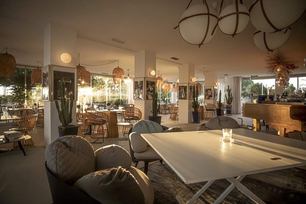 Hotel Restaurant La Reine Jane Hyères